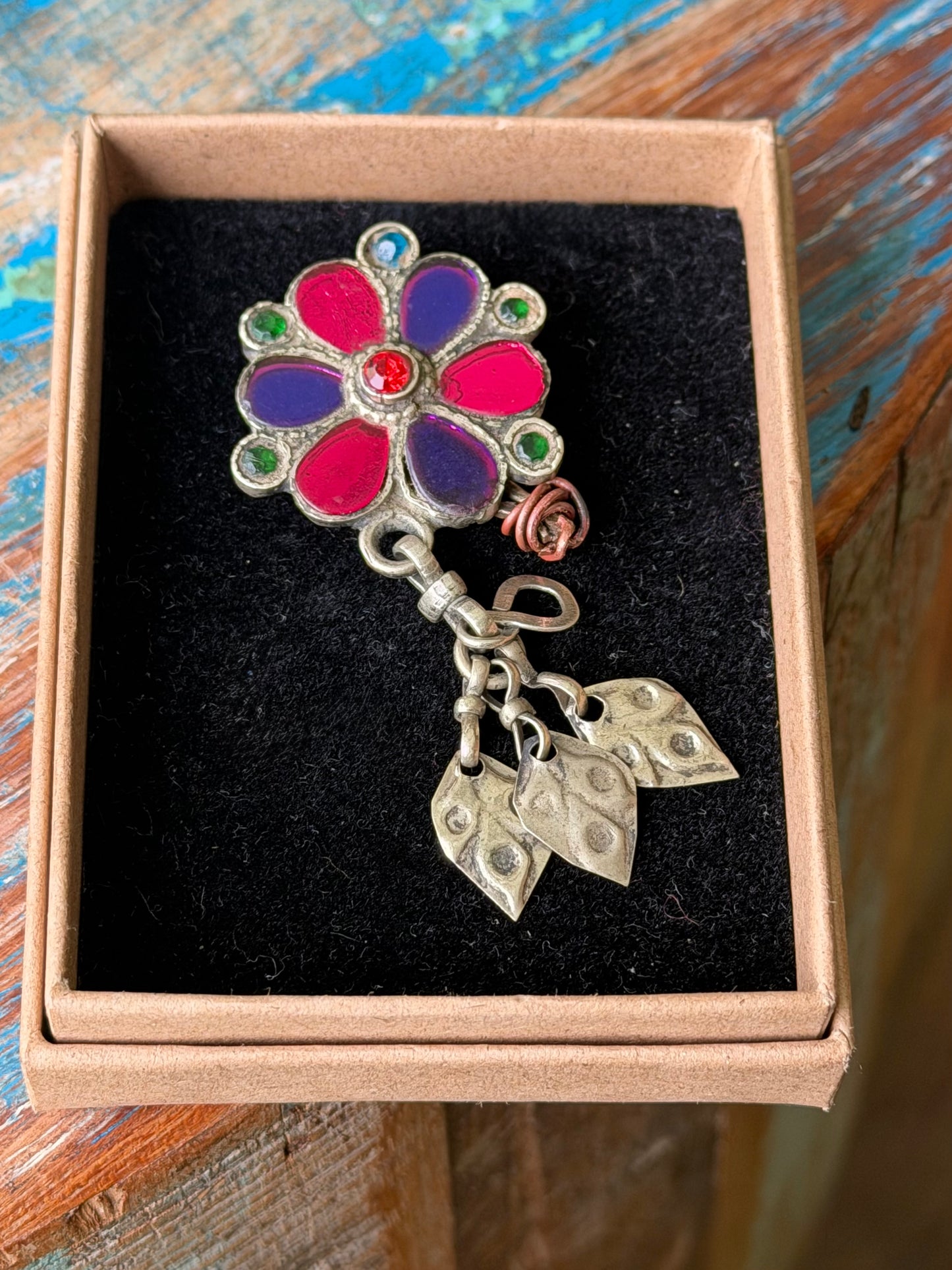 Unusual vintage tie clip / brooch, vintage jewellery, retro jewellery, eco friendly gifts, ethical jewellery, flower pin. Flower tie pin.