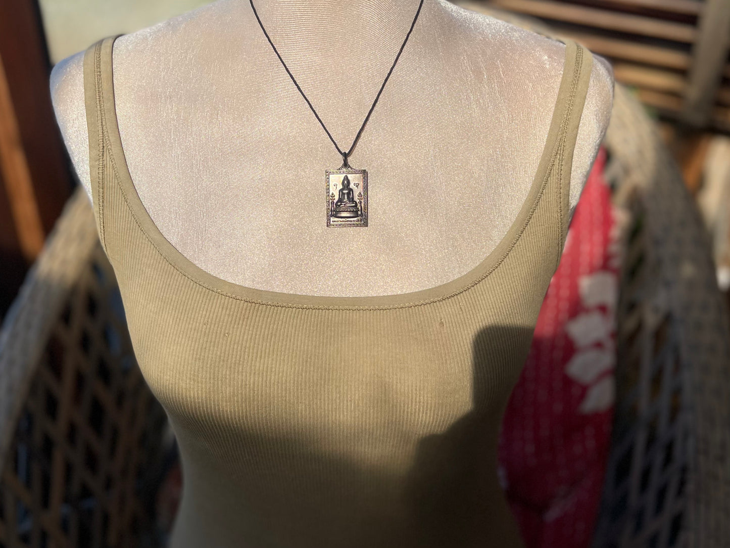 Vintage Thai Buddhist pendant. Antique Buddhist pendant. Thai amulet. Buddha necklace. Buddha jewellery. Yoga jewellery. Vintage necklaces.