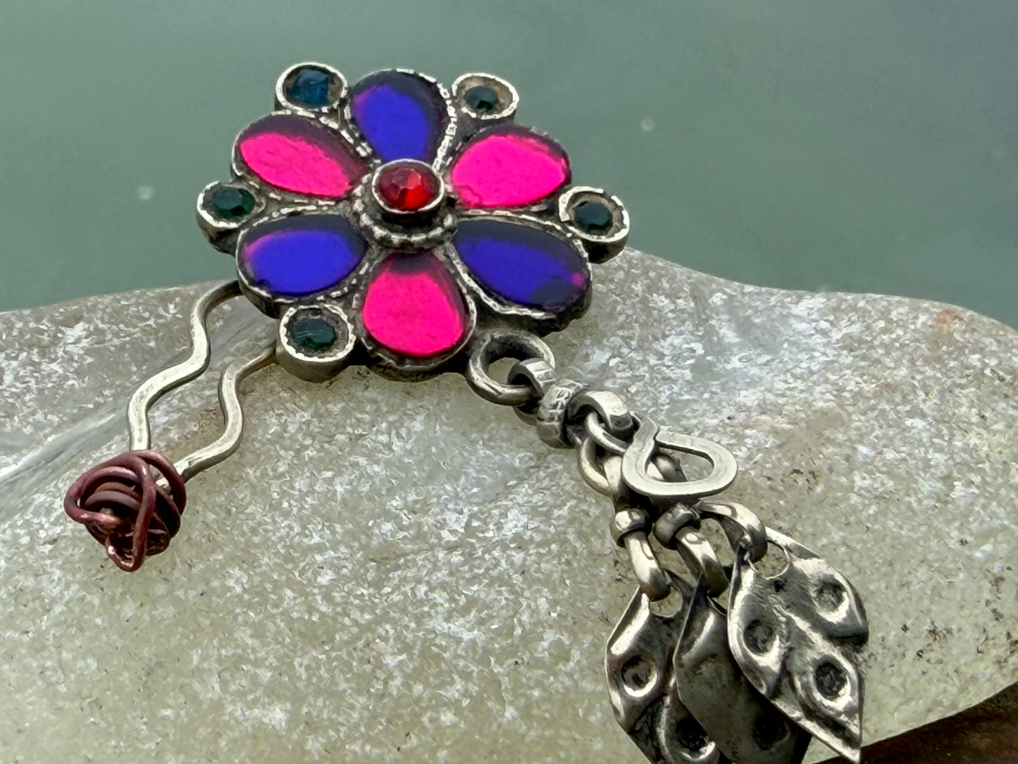 Unusual vintage tie clip / brooch, vintage jewellery, retro jewellery, eco friendly gifts, ethical jewellery, flower pin. Flower tie pin.