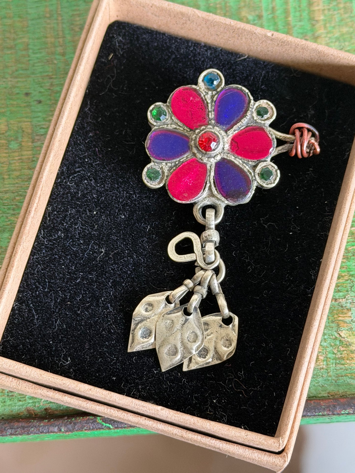 Unusual vintage tie clip / brooch, vintage jewellery, retro jewellery, eco friendly gifts, ethical jewellery, flower pin. Flower tie pin.