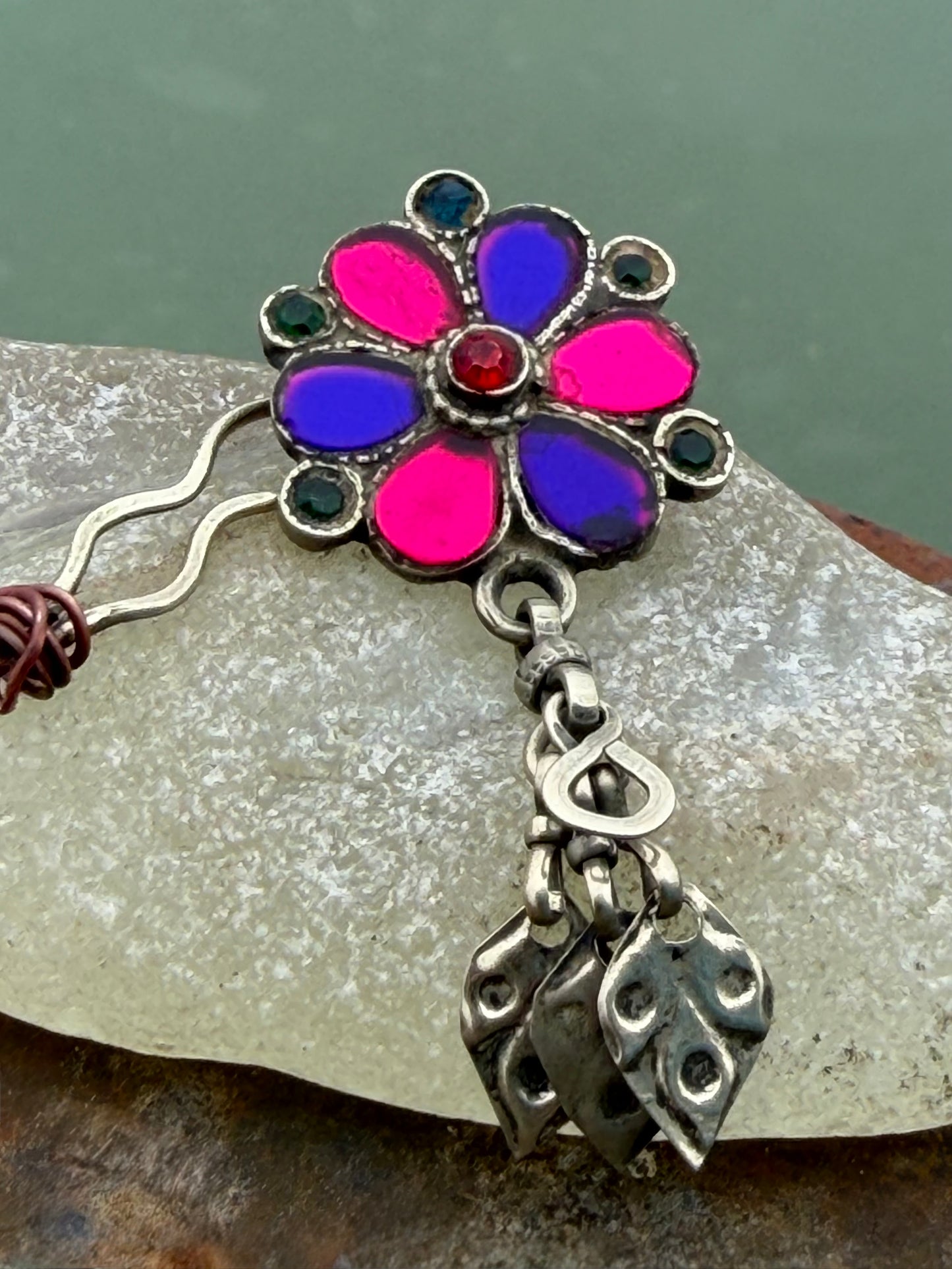 Unusual vintage tie clip / brooch, vintage jewellery, retro jewellery, eco friendly gifts, ethical jewellery, flower pin. Flower tie pin.