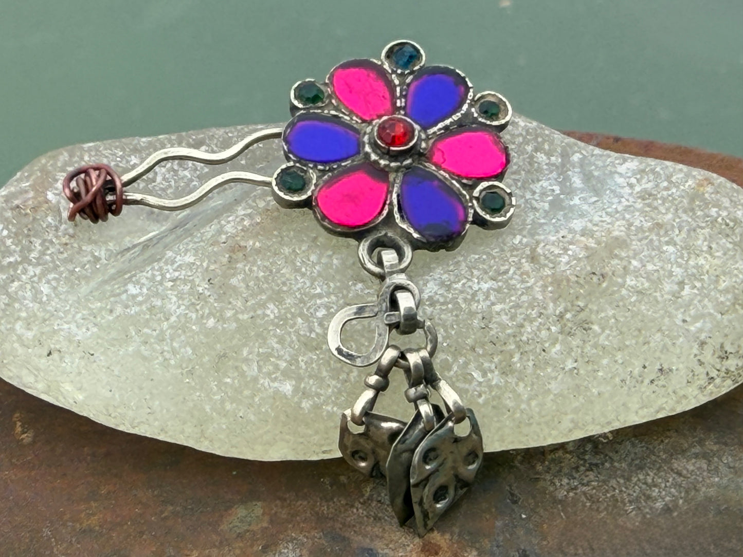Unusual vintage tie clip / brooch, vintage jewellery, retro jewellery, eco friendly gifts, ethical jewellery, flower pin. Flower tie pin.