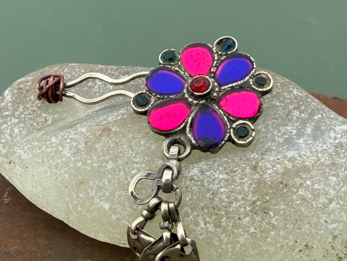 Unusual vintage tie clip / brooch, vintage jewellery, retro jewellery, eco friendly gifts, ethical jewellery, flower pin. Flower tie pin.