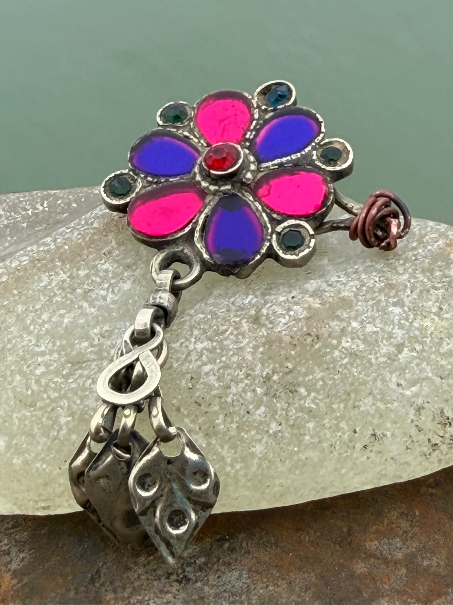 Unusual vintage tie clip / brooch, vintage jewellery, retro jewellery, eco friendly gifts, ethical jewellery, flower pin. Flower tie pin.