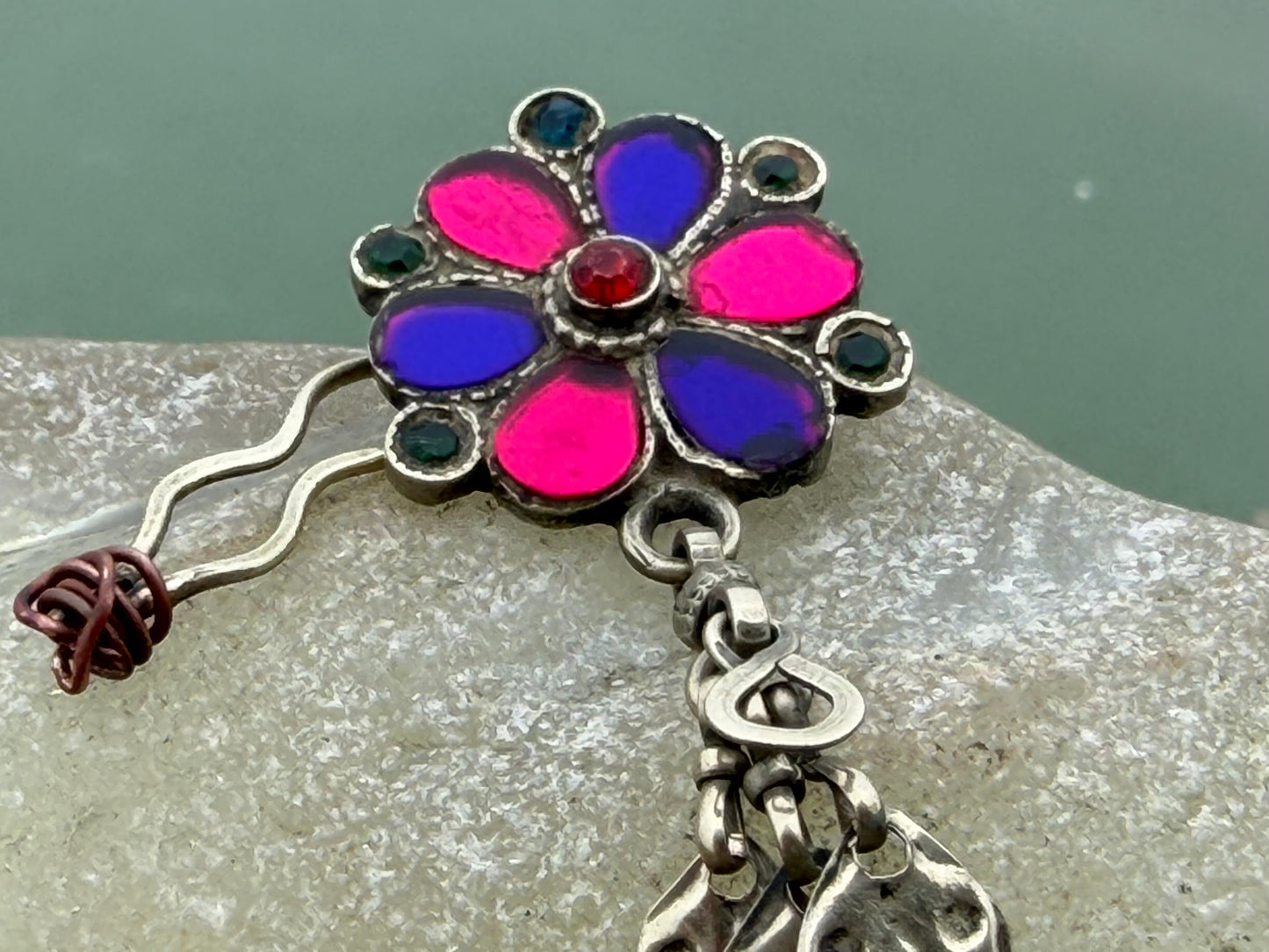 Unusual vintage tie clip / brooch, vintage jewellery, retro jewellery, eco friendly gifts, ethical jewellery, flower pin. Flower tie pin.