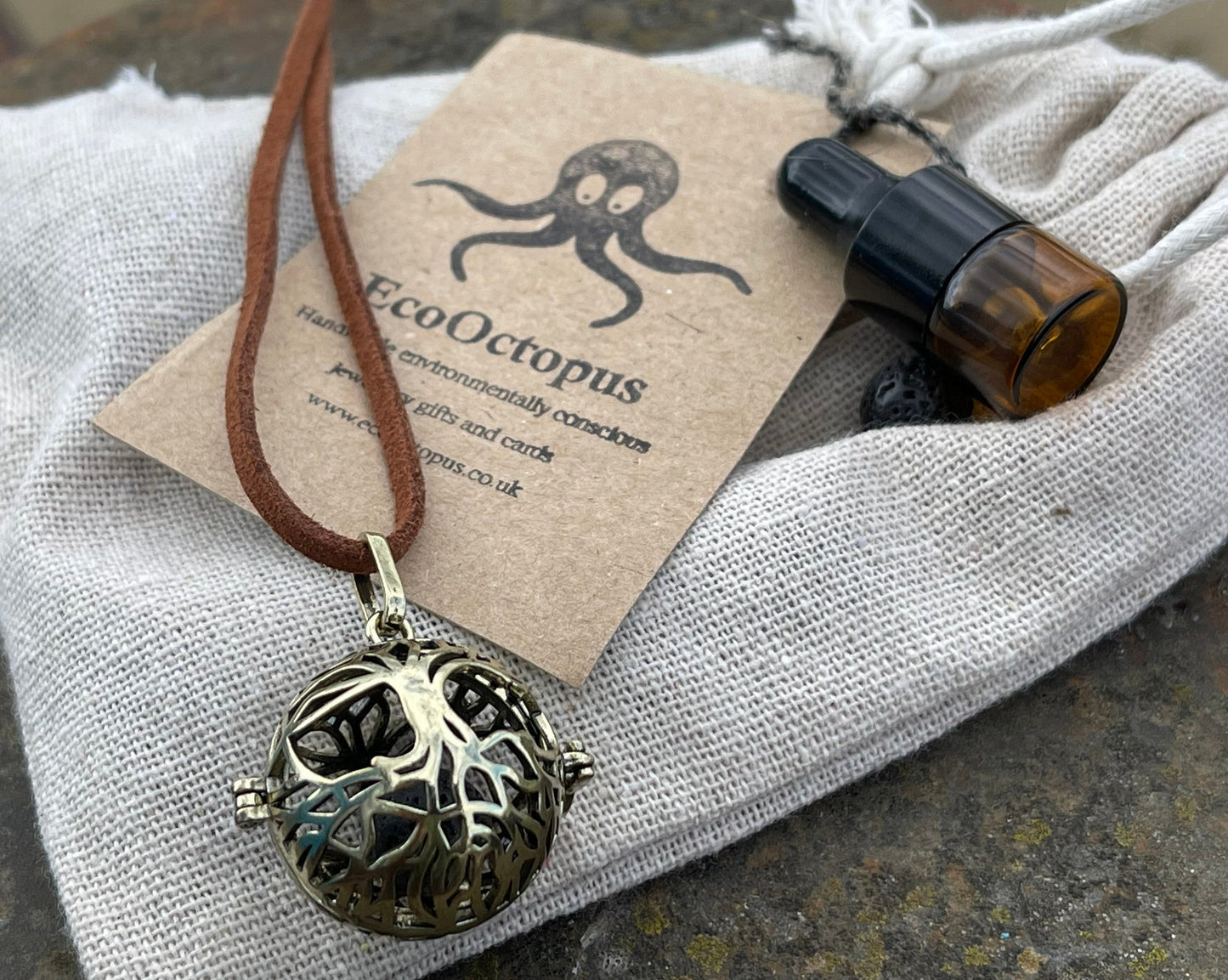 Essential oil locket, aromatherapy necklace, boho necklace, gift for her, tree of life necklace, tree of life pendant, diffuser necklace