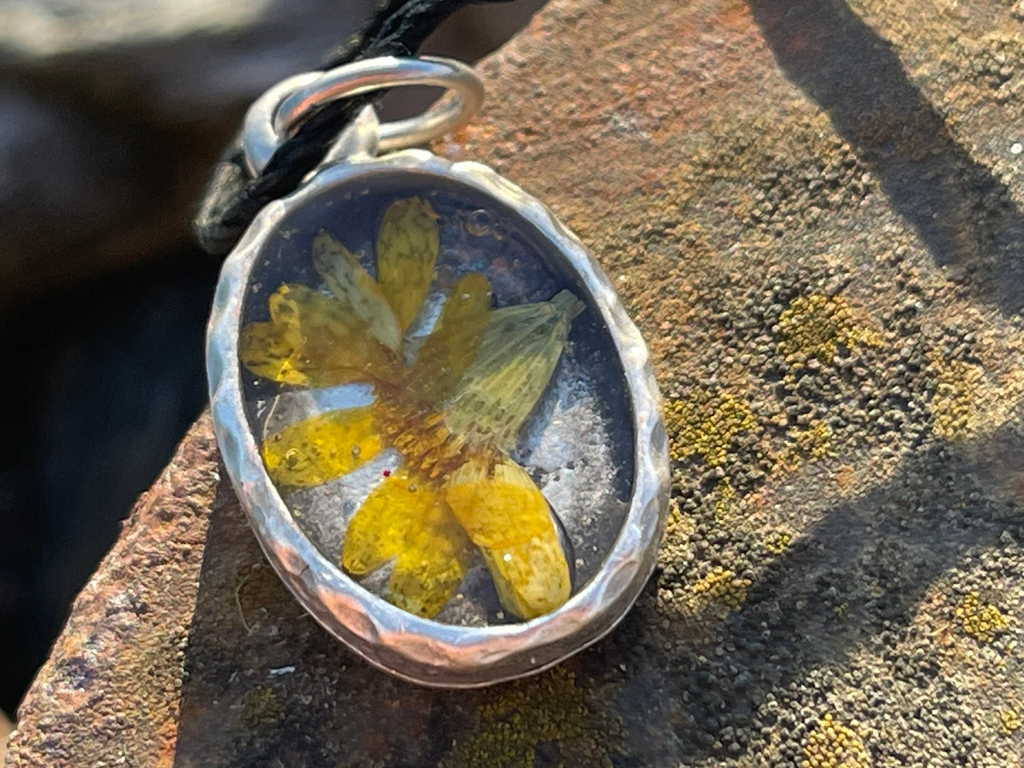 Chamomile necklace, yellow necklace, unique gift for her. Handmade necklace, boho necklace, flower pendant, boho gifts, handmade jewellery