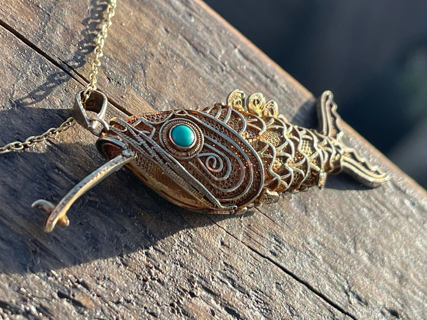 Articulated fish, vintage necklace, vintage jewellery, fish pendant, ethical jewellery, fish necklace, fish pendant, amazing necklace