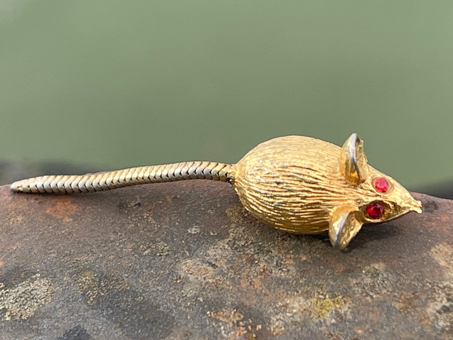 Mouse brooch, vintage brooch, vintage jewellery, retro jewellery, eco friendly gift for her, ethical jewellery, articulated jewellery