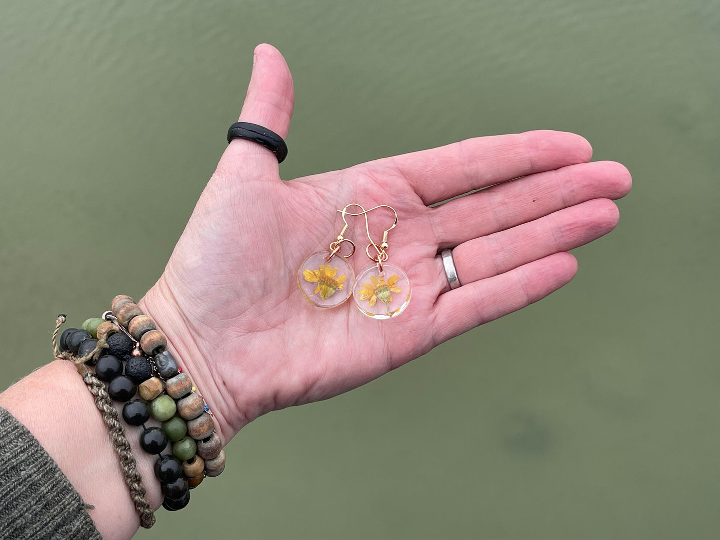 Chamomile flower earrings. Yellow flower earrings, unique gift for her. Unique handmade jewellery, unique handmade earrings, boho earrings