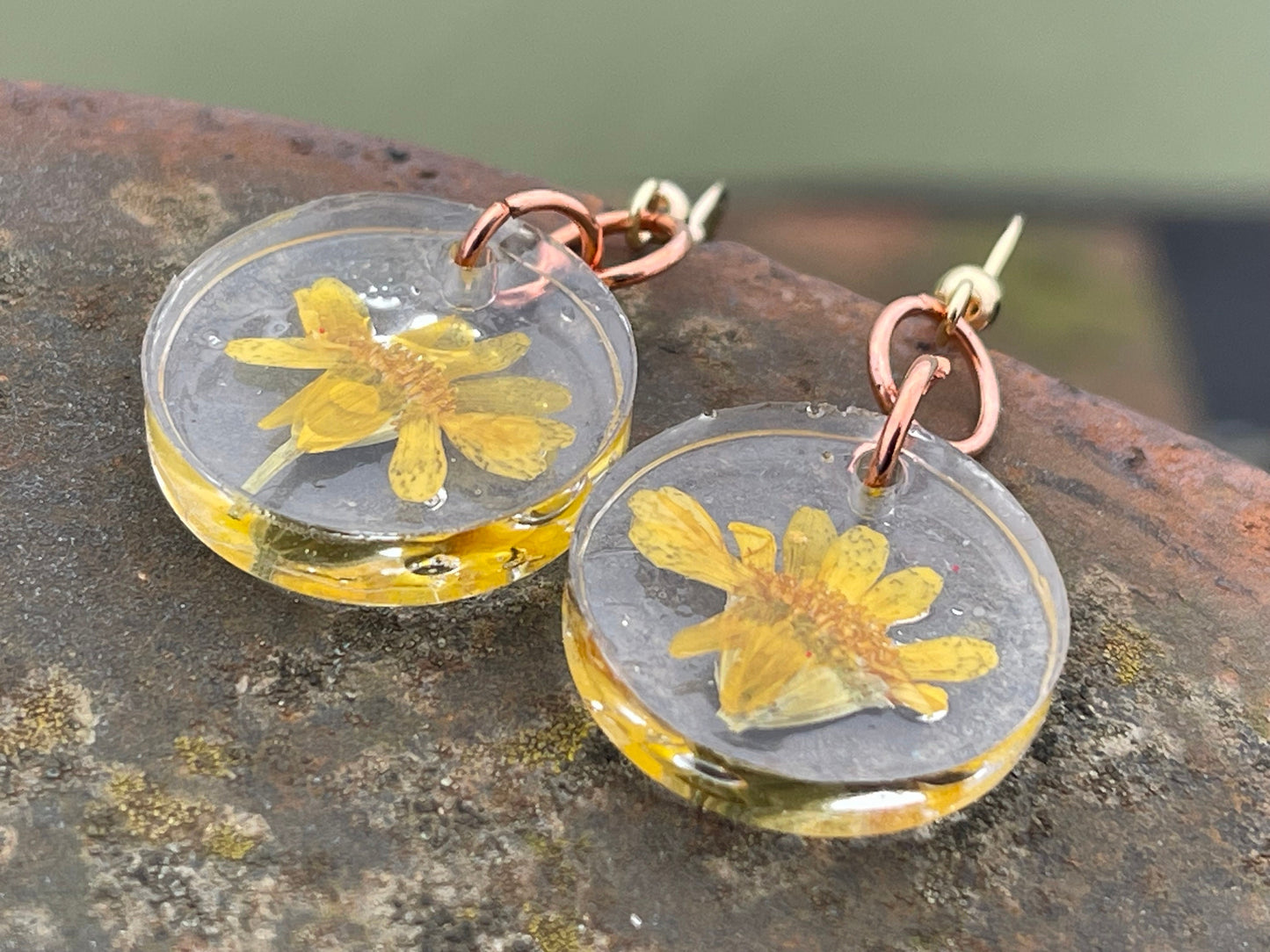 Chamomile flower earrings. Yellow flower earrings, unique gift for her. Unique handmade jewellery, unique handmade earrings, boho earrings