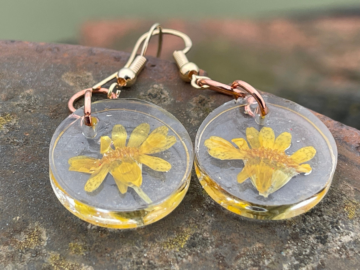 Chamomile flower earrings. Yellow flower earrings, unique gift for her. Unique handmade jewellery, unique handmade earrings, boho earrings