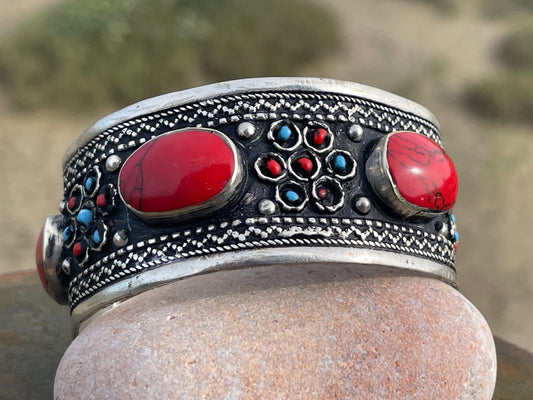 Gypsy jewellery, coral stone bracelet, coral stone cuff, vintage jewellery, ethical jewellery, red cuff bracelet, red bangle, large bracelet