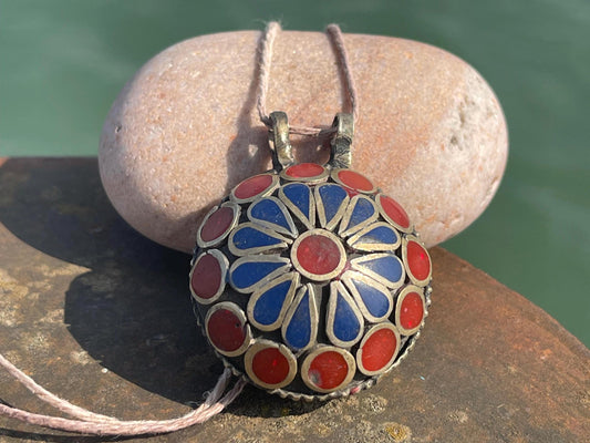 Fabulous vintage necklace, large necklace, boho vintage jewellery, ethical jewellery, blie and red statement jewellery. Ethical gifts.