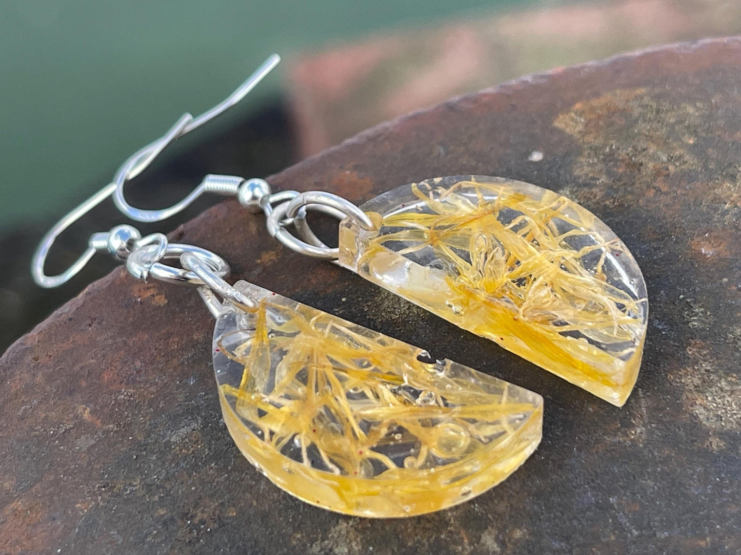 Handmade chamomile flower earrings. Yellow earrings, unique gift for her. Unique handmade jewellery, boho earrings, boho jewellery. Homemade