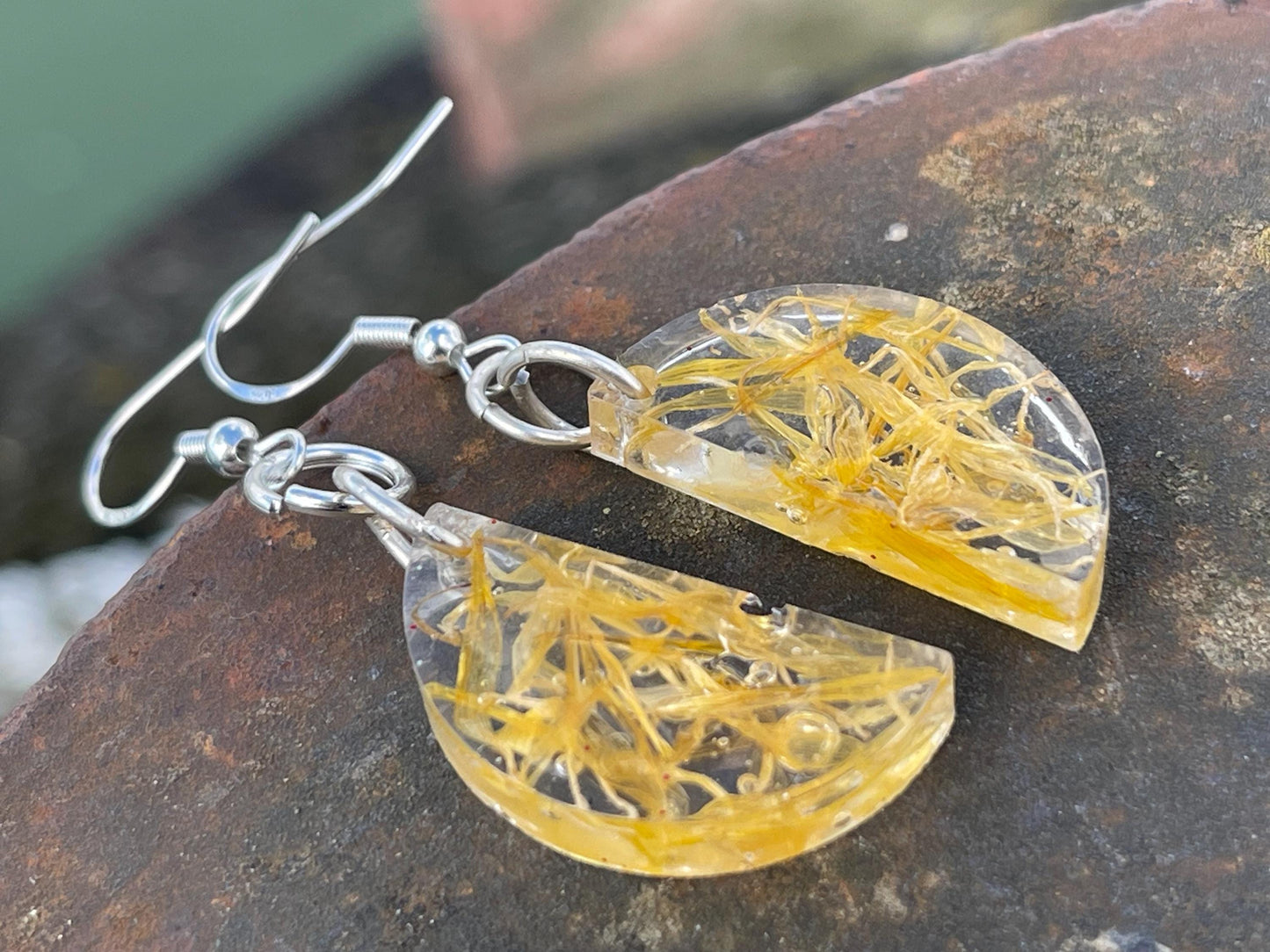 Handmade chamomile flower earrings. Yellow earrings, unique gift for her. Unique handmade jewellery, boho earrings, boho jewellery. Homemade