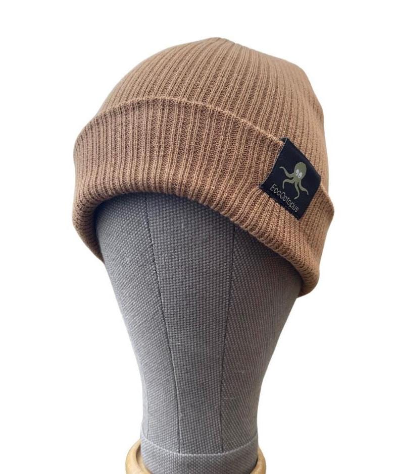 SAND. Umweltfreundliche Beanies. Hergestellt aus 100 % biologisch angebauter Baumwolle.