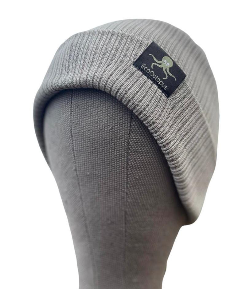 STEINGRAU. Umweltfreundliche Beanies. Hergestellt aus 100 % biologisch angebauter Baumwolle.