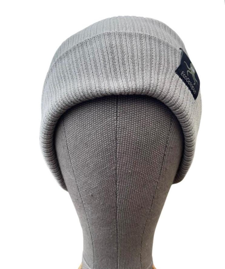 STEINGRAU. Umweltfreundliche Beanies. Hergestellt aus 100 % biologisch angebauter Baumwolle.