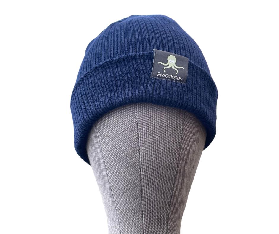 MARINEBLAU. Umweltfreundliche Beanies. Hergestellt aus 100 % biologisch angebauter Baumwolle.