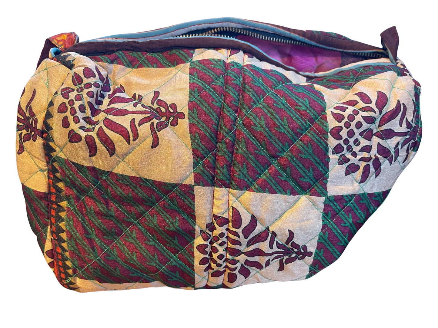 Large zip up recycled wash bag with 4 internal pockets. Wide range of colours. Made from recycled saris. Eco friendly wash bags.