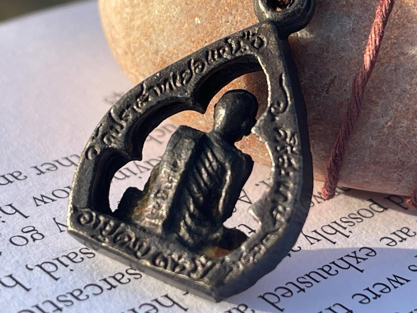 Vintage Thai Buddhist pendant. Antique Buddhist pendant. Thai amulet. Buddha necklace. Buddha jewellery. Yoga jewellery. Vintage necklaces.