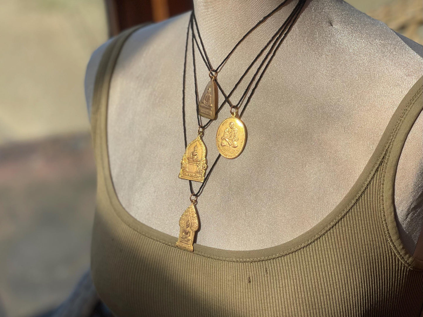 Vintage Thai Buddhist pendant. Antique Buddhist pendant. Thai amulet. Buddha necklace. Buddha jewellery. Yoga jewellery. Vintage necklaces.