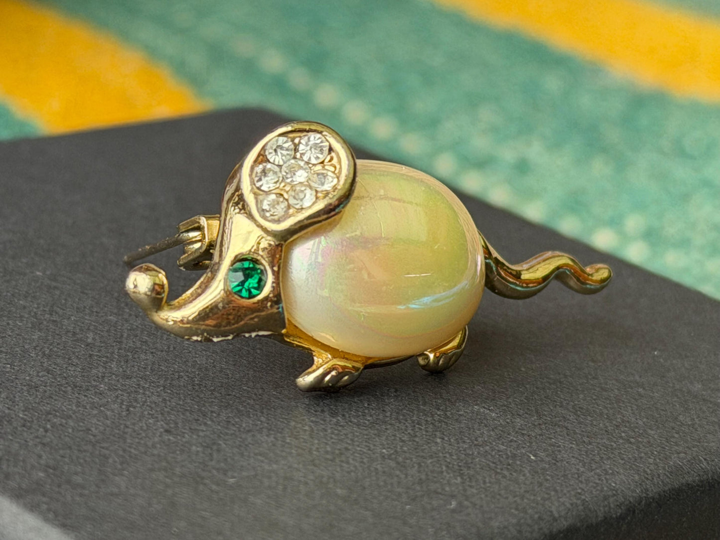 Mouse brooch, vintage brooch, vintage jewellery, retro jewellery, eco friendly gift for her, ethical jewellery, mouse jewellery
