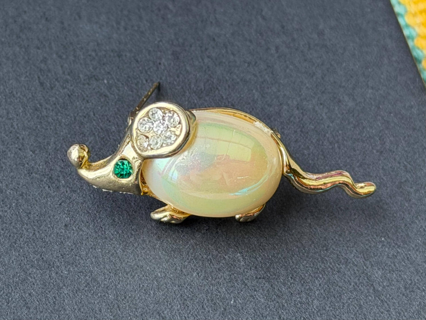 Mouse brooch, vintage brooch, vintage jewellery, retro jewellery, eco friendly gift for her, ethical jewellery, mouse jewellery