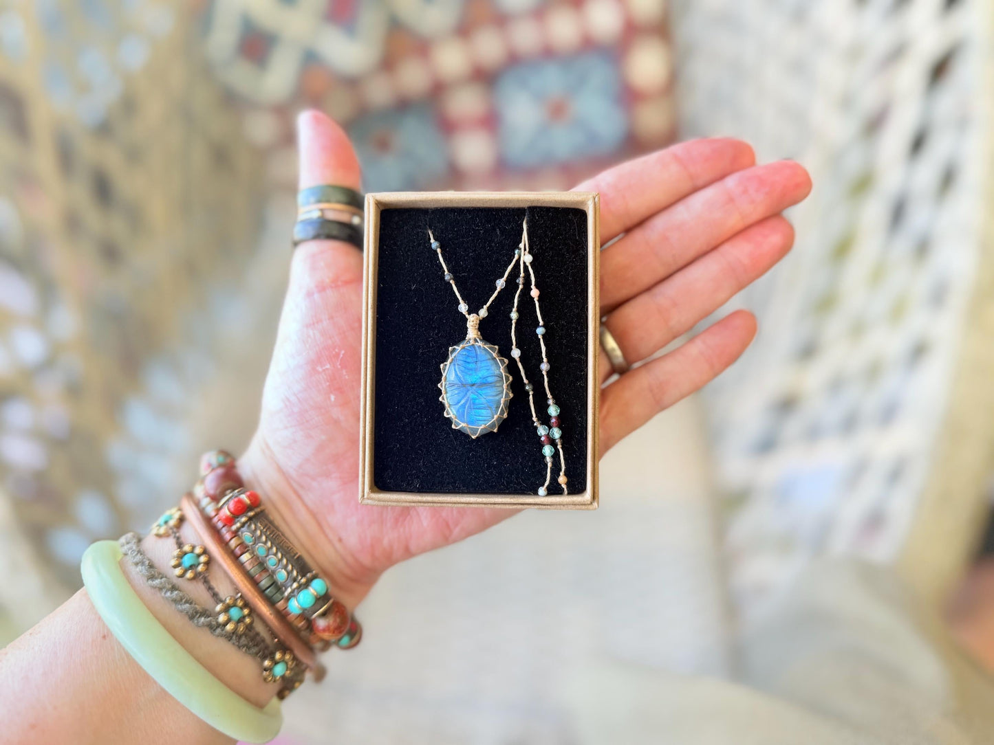 Stunning macrame labradorite necklace. Handmade gemstone necklace, boho jewellery. Macrame jewellery. Unique necklace. Labradorite pendant.