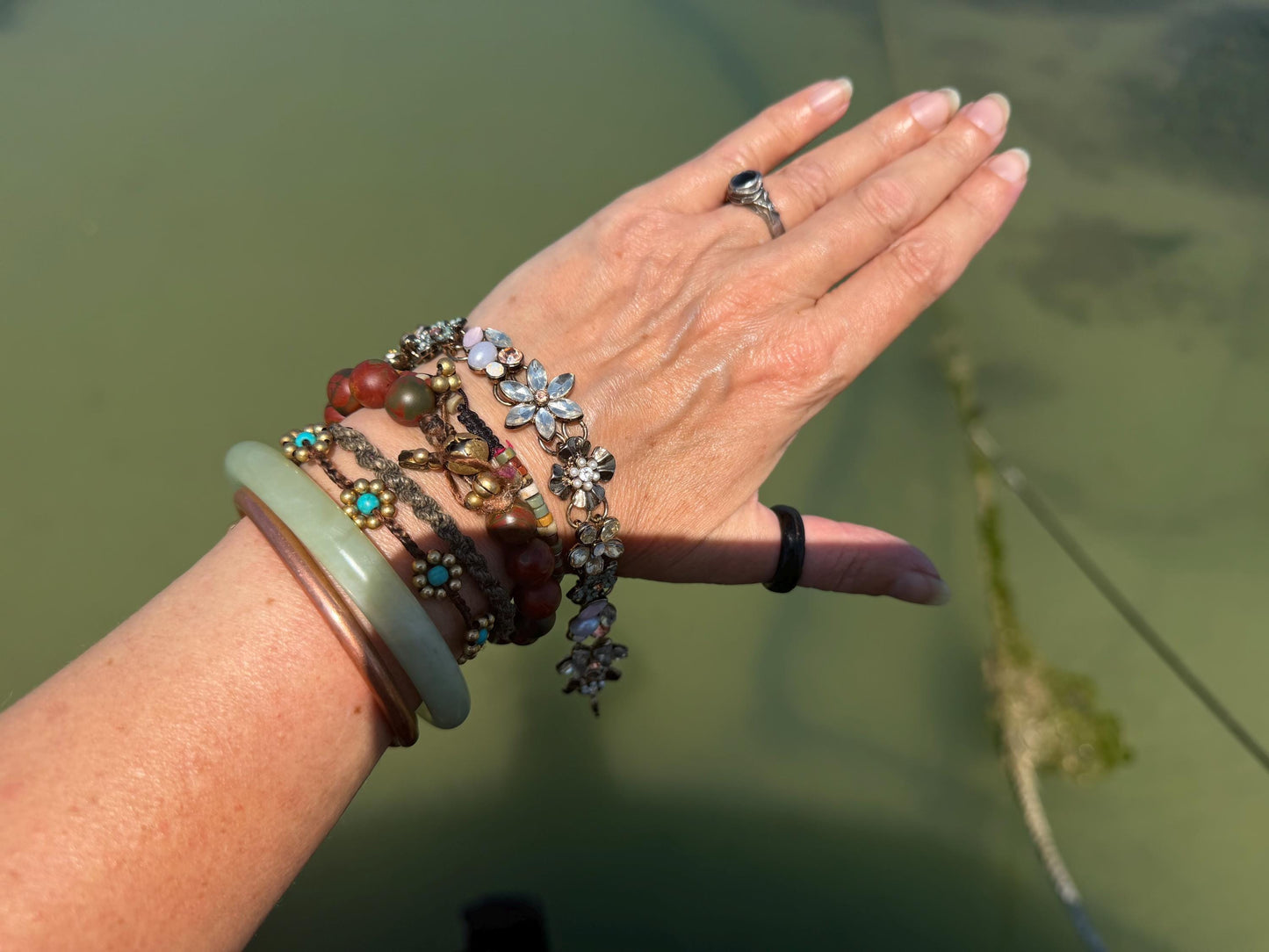 Very pretty vintage bangle filled with flowers. Stunning in the light. Eco friendly vintage jewellery. Boho ethical jewellery.
