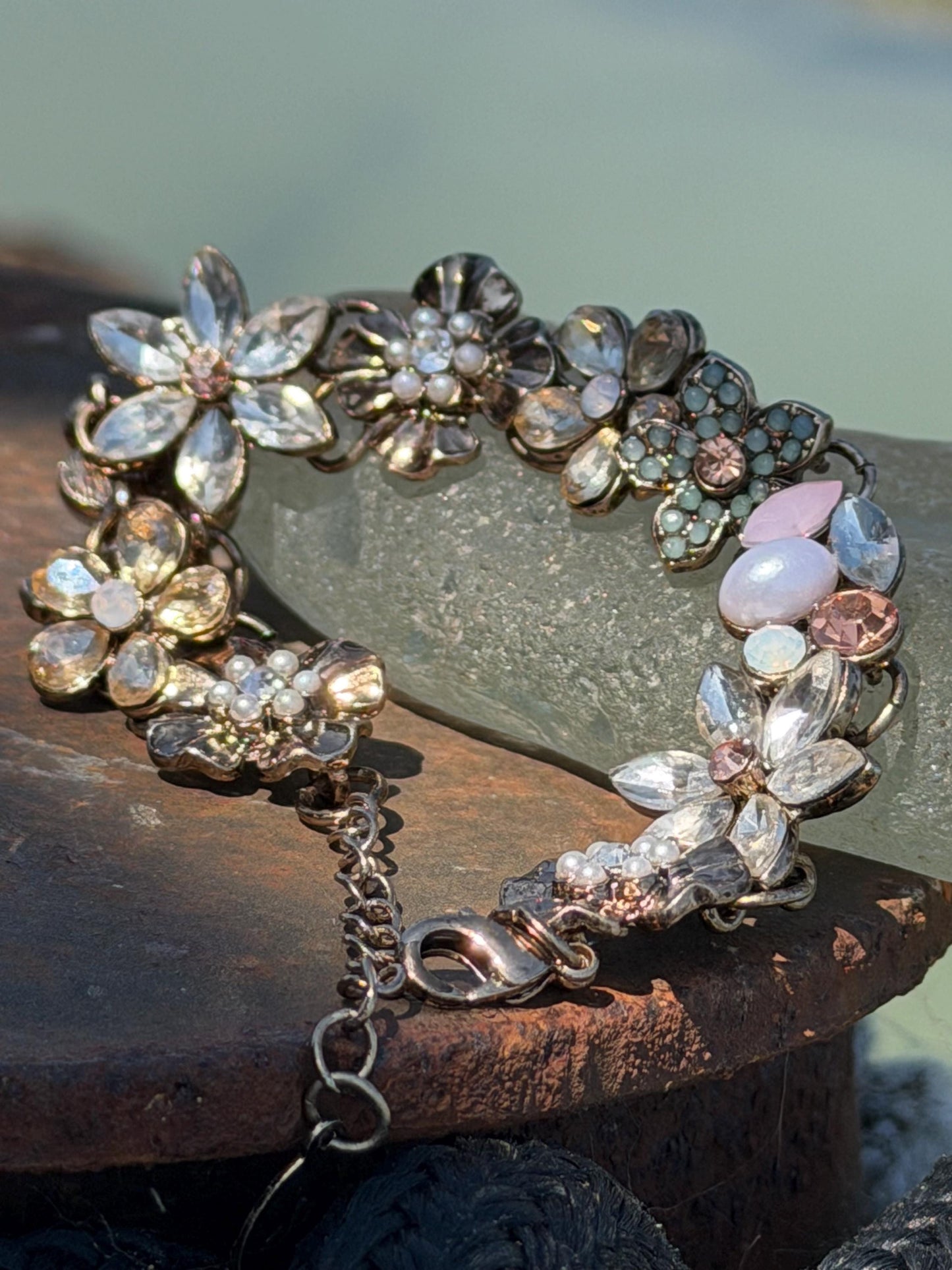 Very pretty vintage bangle filled with flowers. Stunning in the light. Eco friendly vintage jewellery. Boho ethical jewellery.