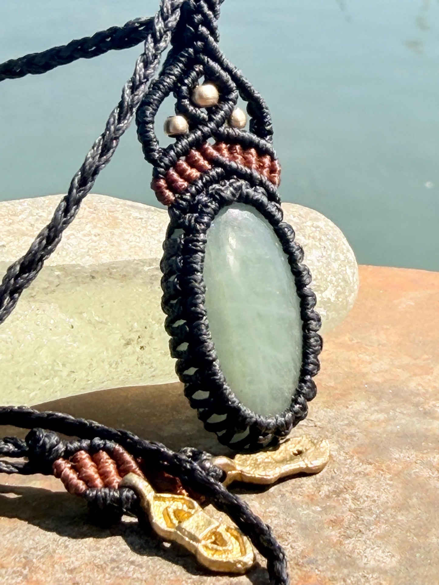 Stunning macrame green aventurine pendant. Handmade gemstone necklace, boho jewellery. Macrame jewellery. Unique jewellery.