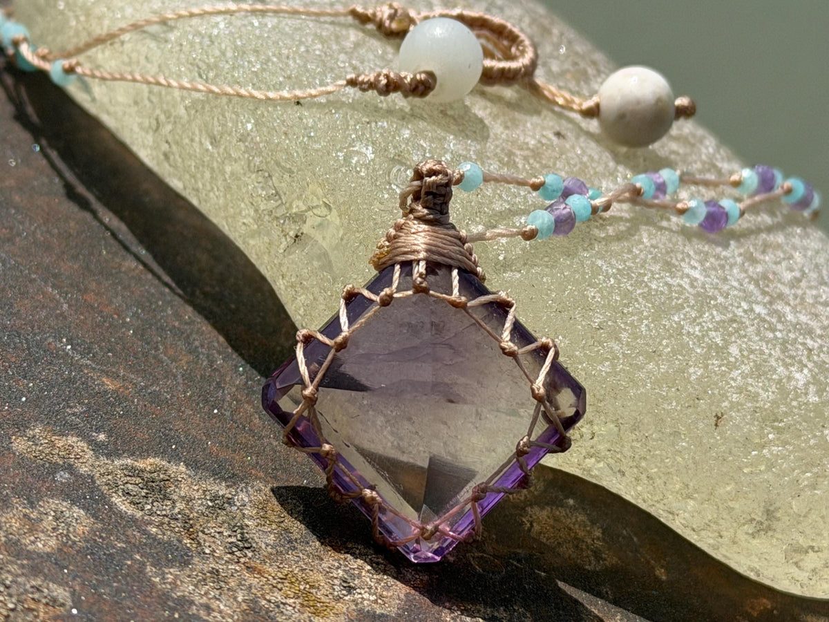 Stunning purple amethyst necklace. Purple macrame pendant. Handmade gemstone necklace, boho jewellery. Macrame jewellery. Unique jewellery.