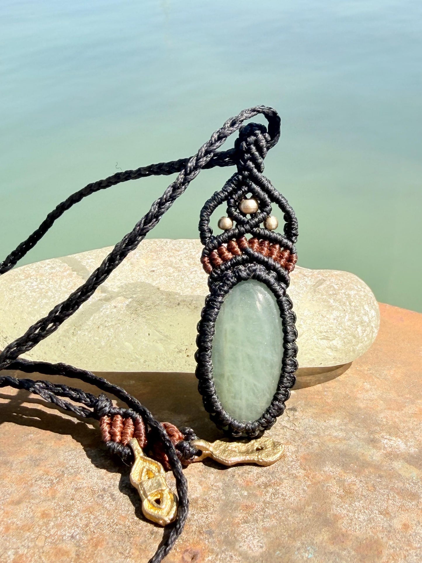Stunning macrame green aventurine pendant. Handmade gemstone necklace, boho jewellery. Macrame jewellery. Unique jewellery.