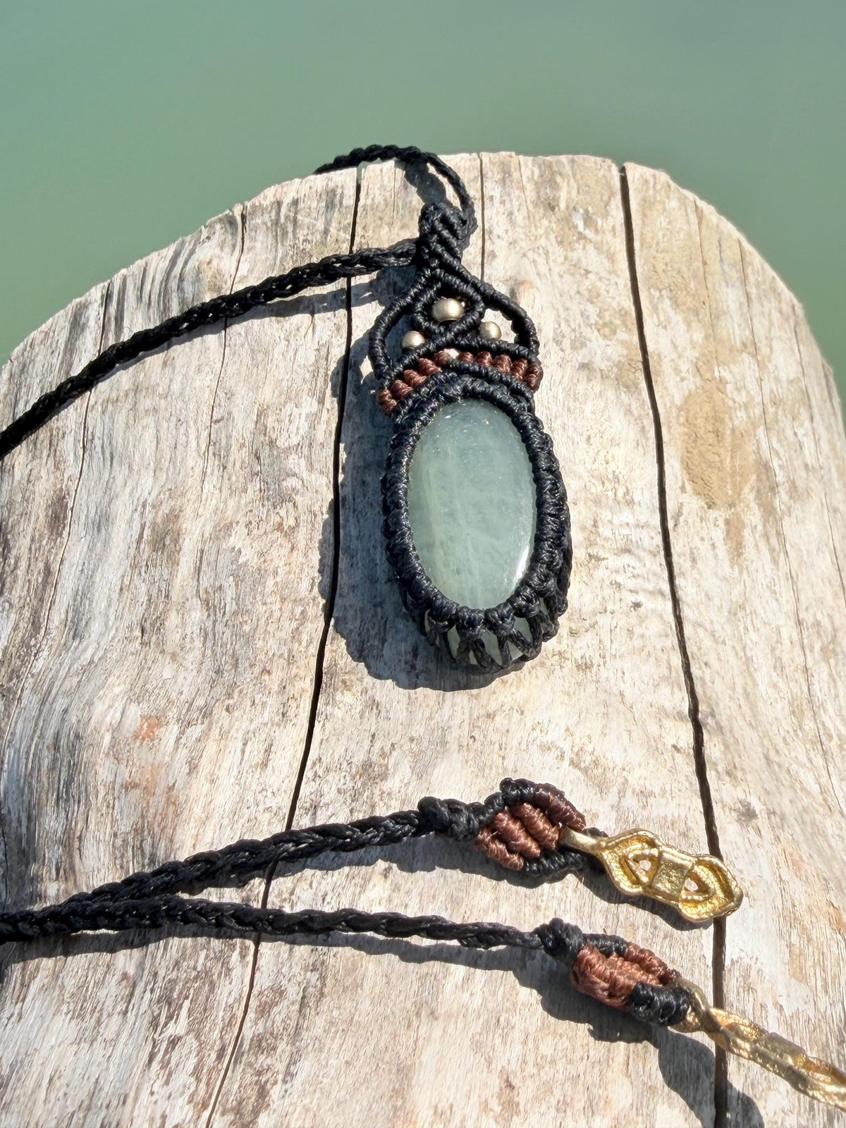 Stunning macrame green aventurine pendant. Handmade gemstone necklace, boho jewellery. Macrame jewellery. Unique jewellery.