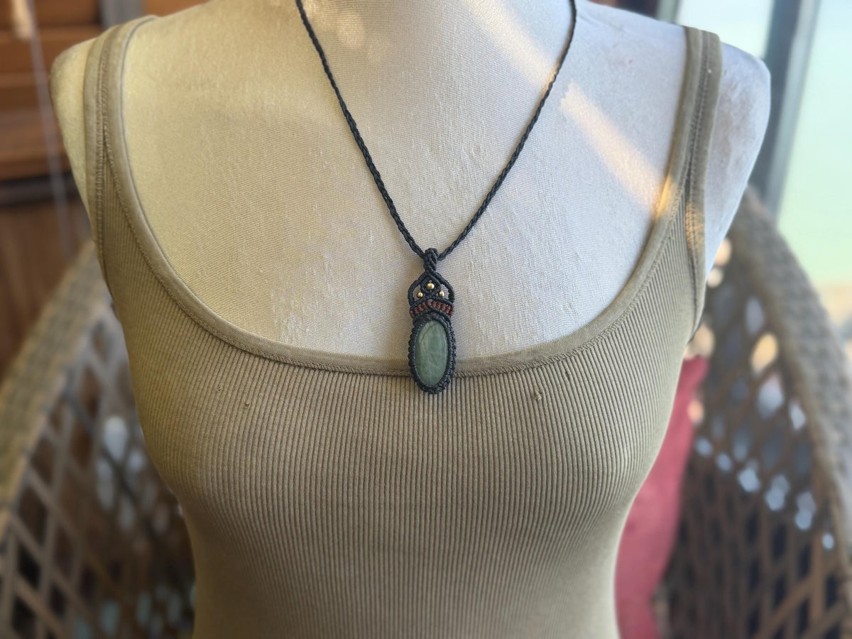 Stunning macrame green aventurine pendant. Handmade gemstone necklace, boho jewellery. Macrame jewellery. Unique jewellery.