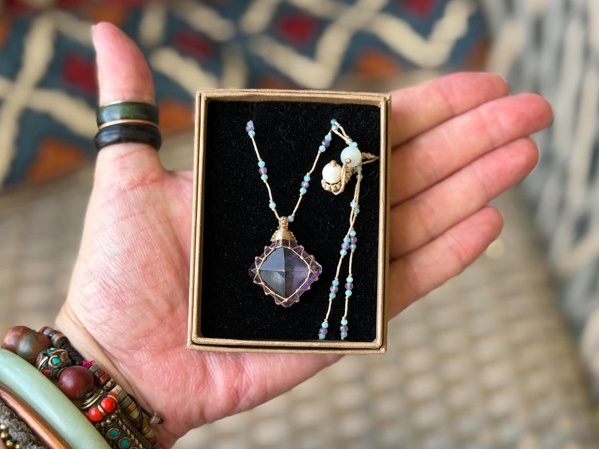Stunning purple amethyst necklace. Purple macrame pendant. Handmade gemstone necklace, boho jewellery. Macrame jewellery. Unique jewellery.